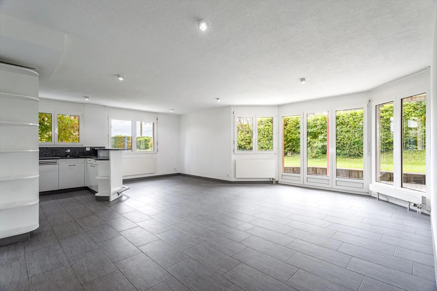 3.5 Room apartment - Photo 2 of 10