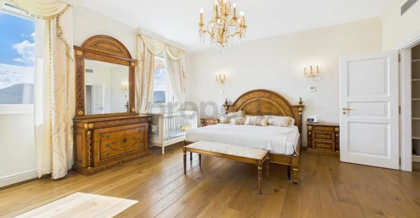 Luxury property with lake view and exclusive services in a 5-star resort - Photo 7 of 12