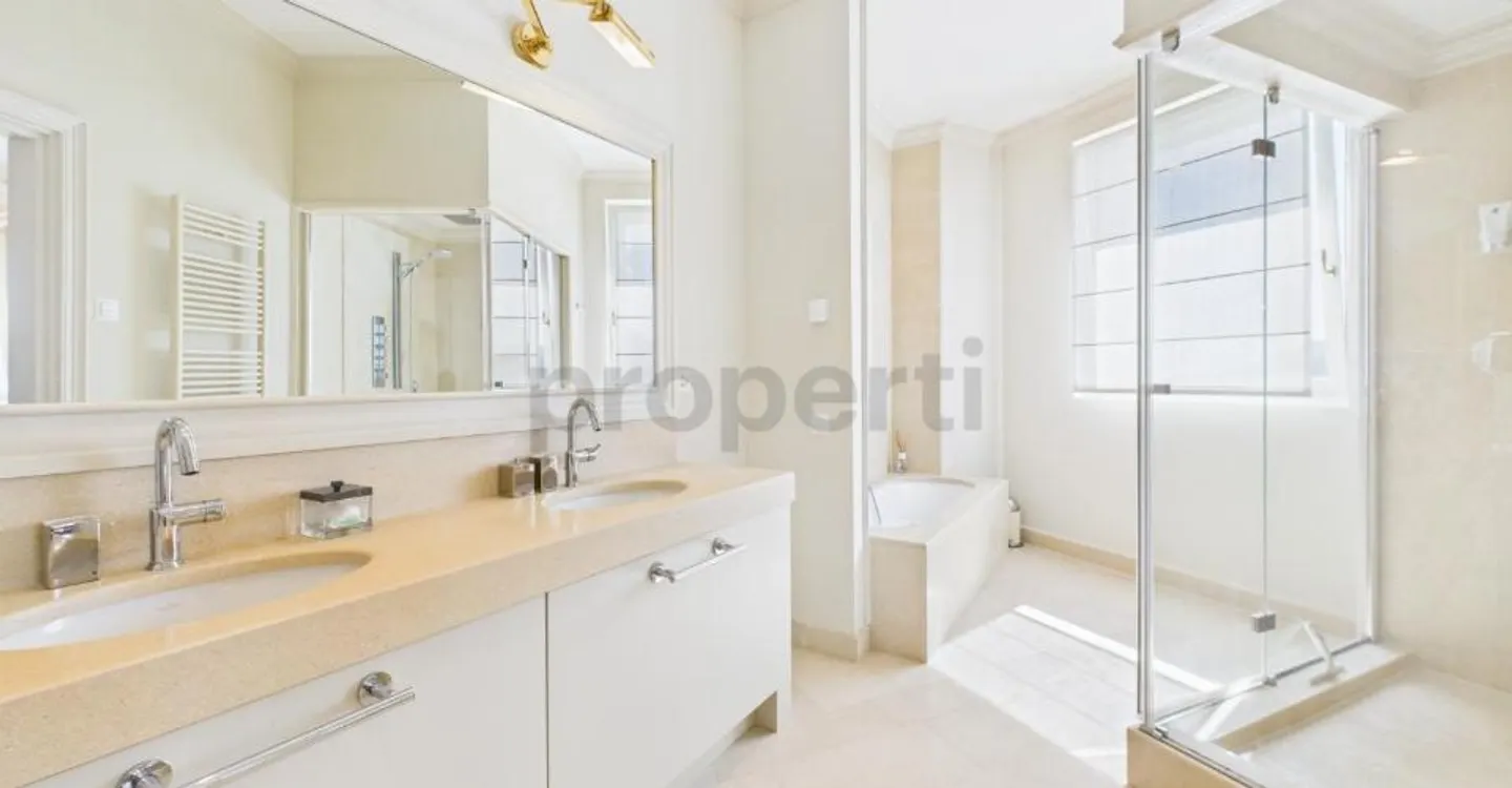 Luxury property with lake view and exclusive services in a 5-star resort - Photo 8 of 12