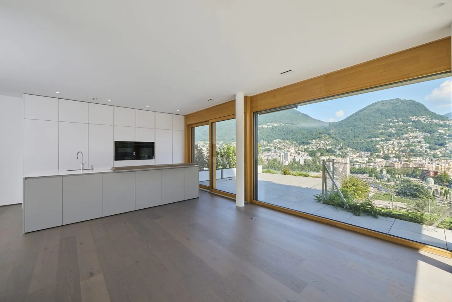 Penthouse à vendre à Lugano avec terrasse, jardin et vue sur le lac - Photo 2 sur 15