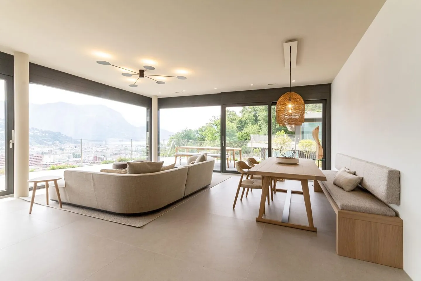 Penthouse à vendre à Lugano avec terrasse, jardin et vue sur le lac - Photo 1 sur 15