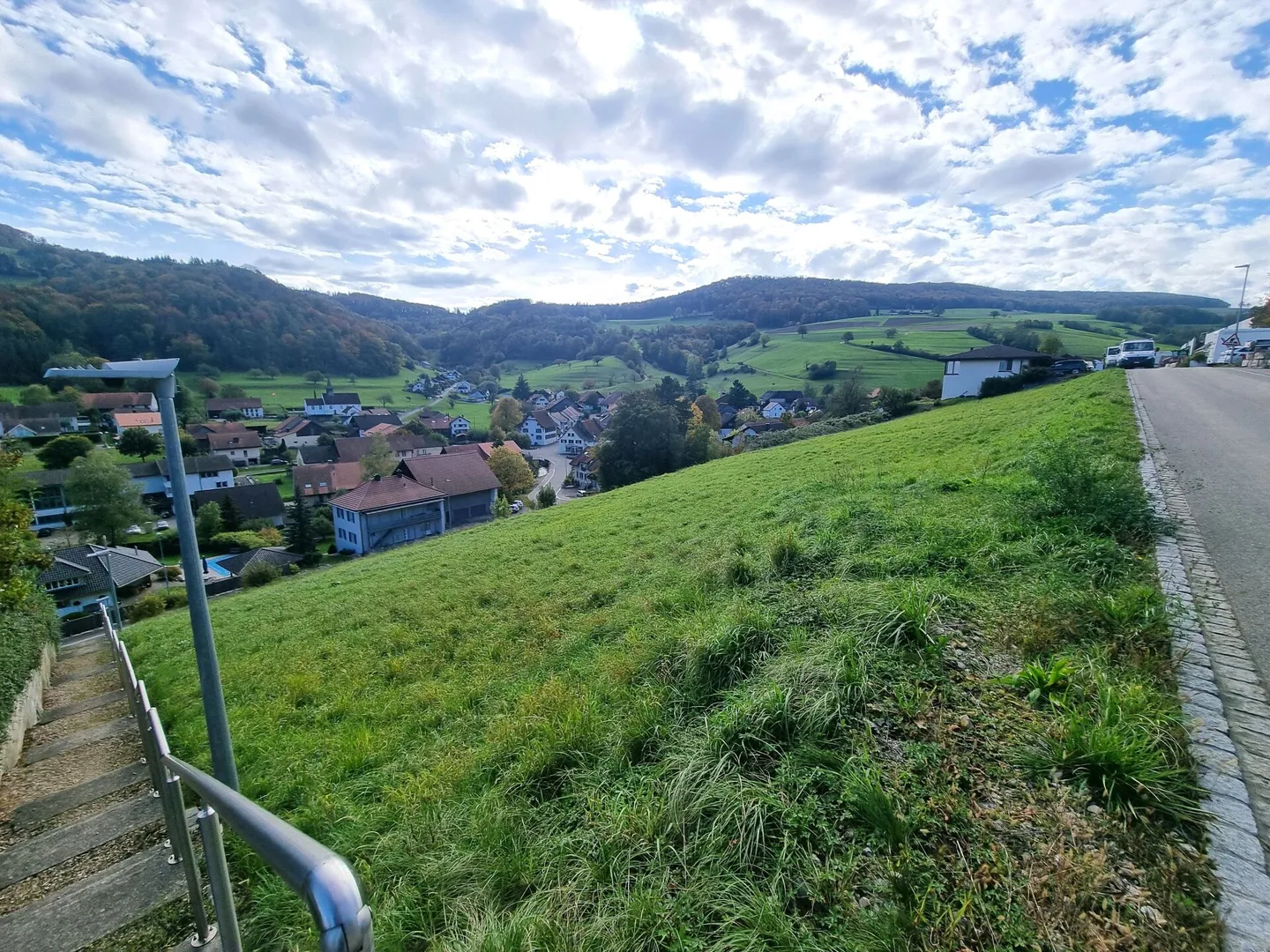 5.492 m² Terreno edificabile Zona residenziale W2 Häuptli (W2H) in una posizione collinare soleggiata con vista non ostacolata - Foto 3 di 7