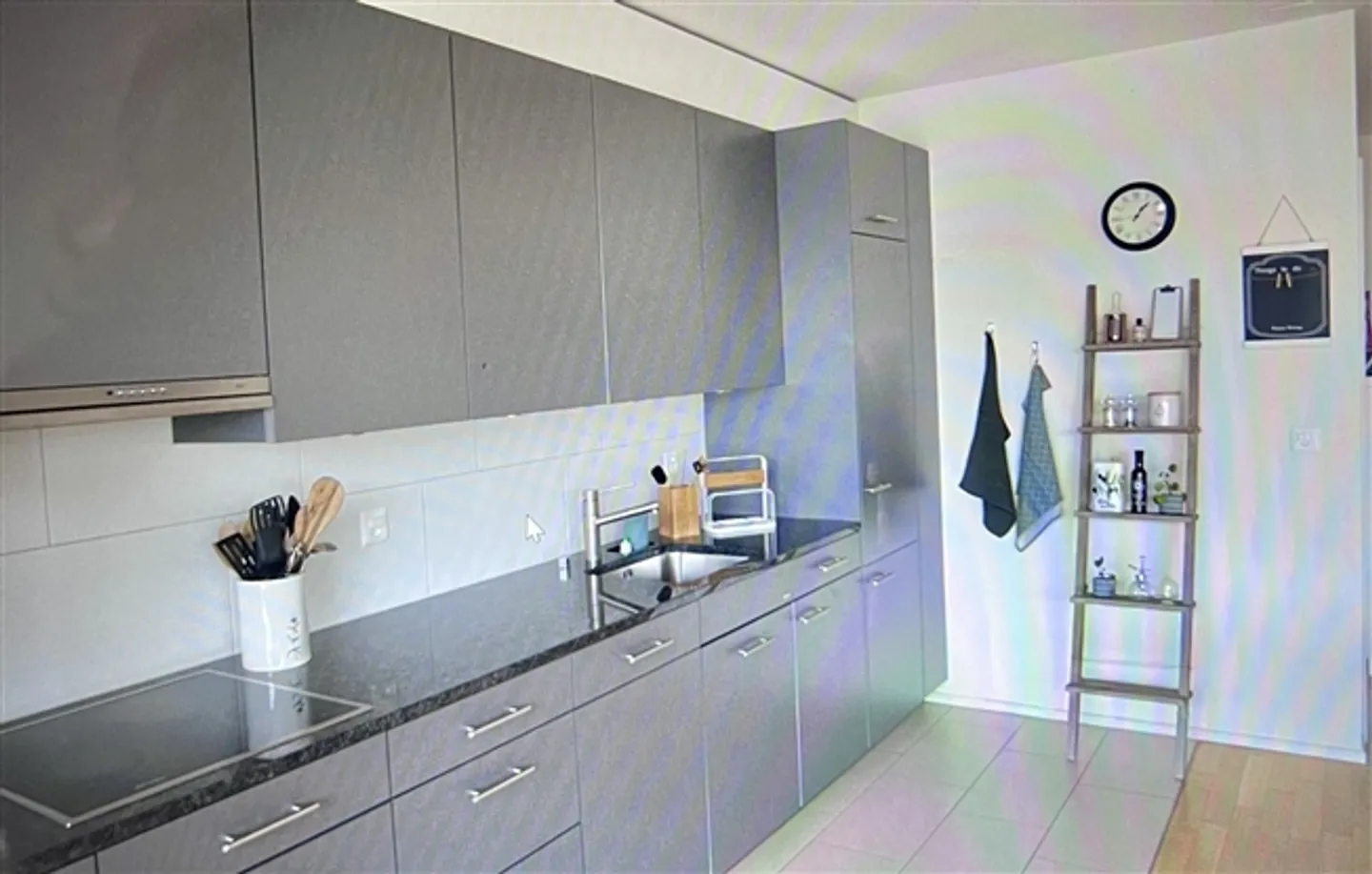 3½ ZI-WOHNUNG IN ALLSCHWIL (BL), MÖBLIERT, TEMPORÄR - Foto 3 von 5