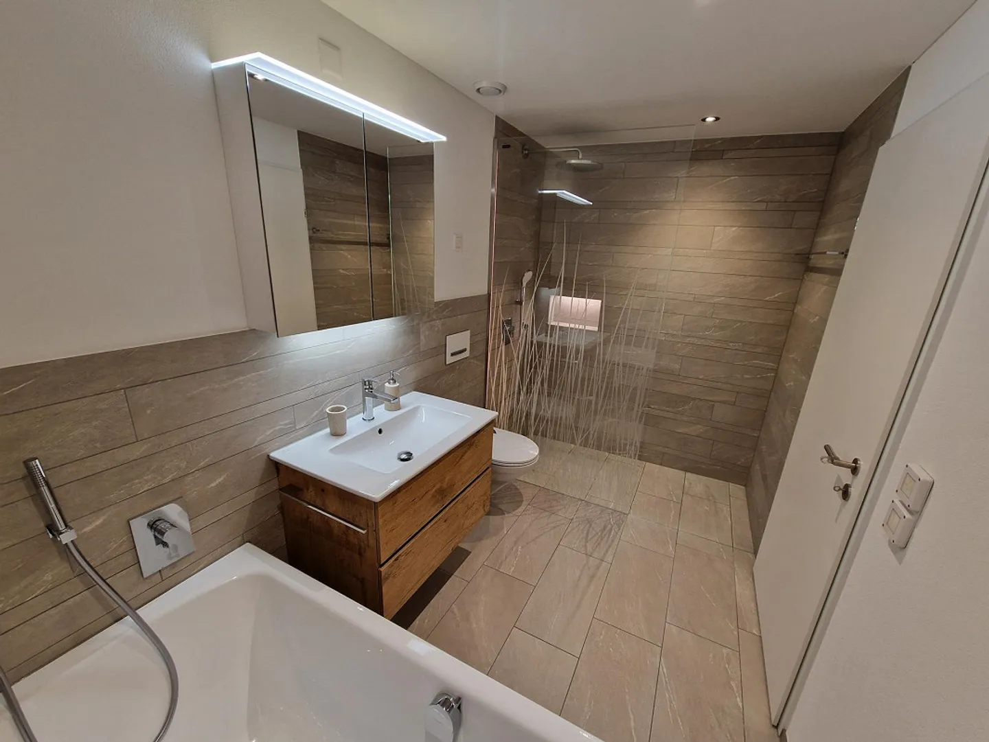 Modern, high-quality Minergie garden apartment with large terrace - Photo 7 of 10