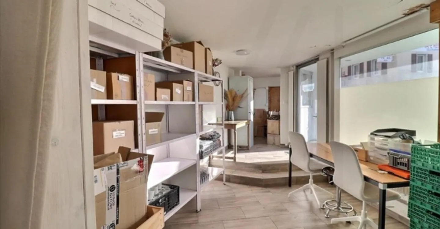 Commercial 2 Rooms - Photo 1 of 3