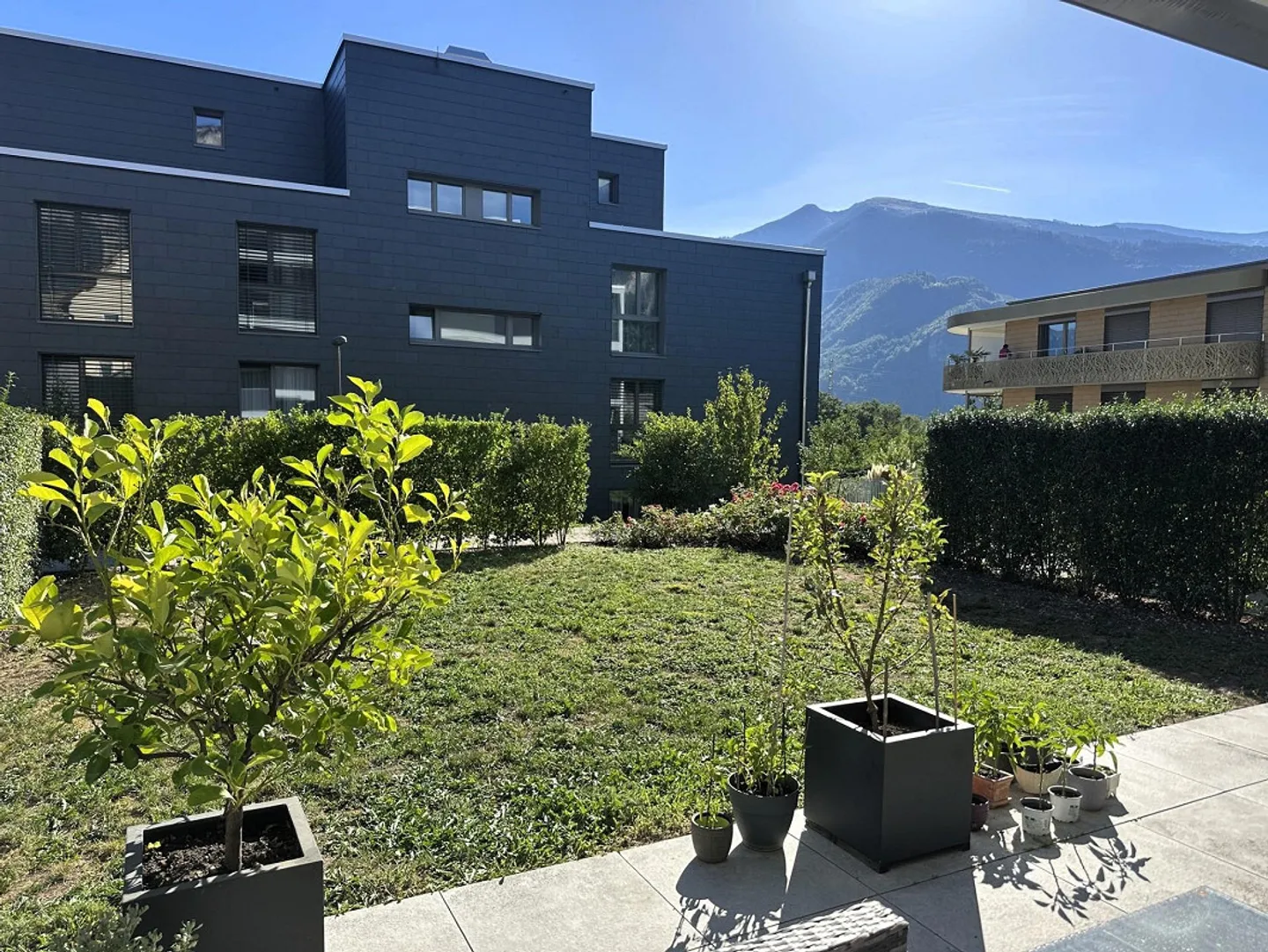Modern, high-quality Minergie garden apartment with large terrace - Photo 8 of 10