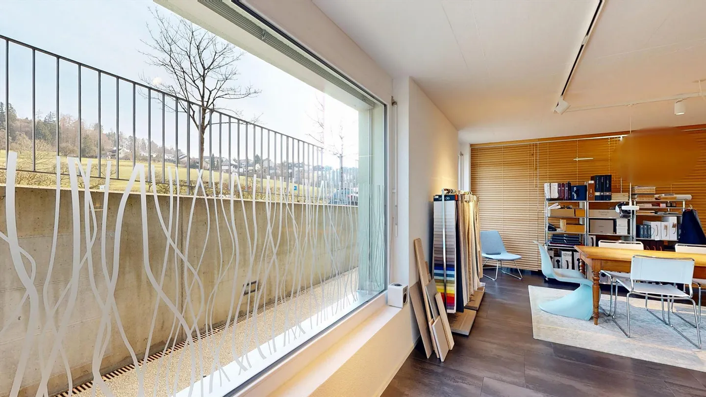 Ambiente di lavoro luminoso - Foto 2 di 7