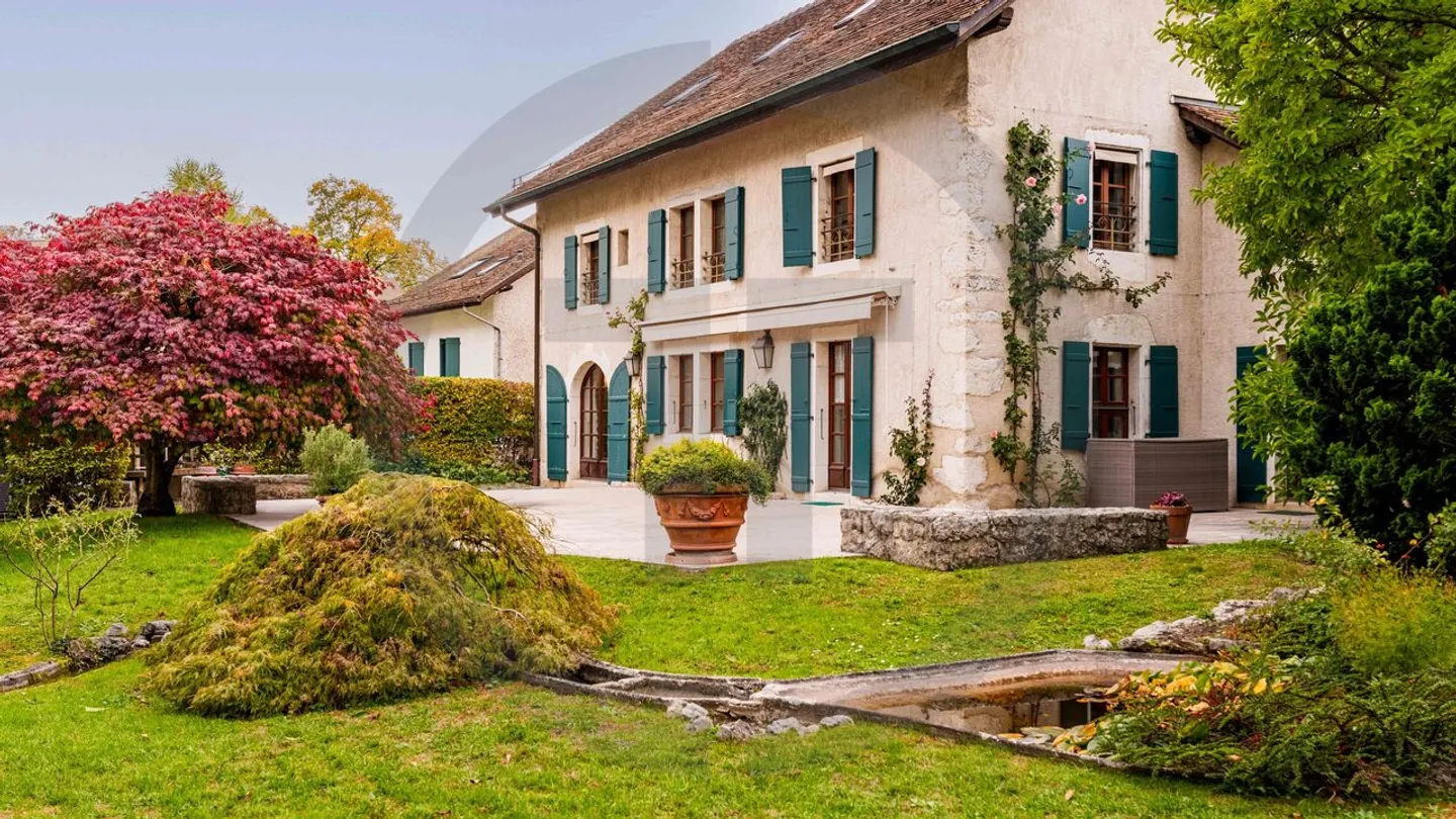 Magnificent farmhouse in the heart of Veyrier - Photo 5 of 12