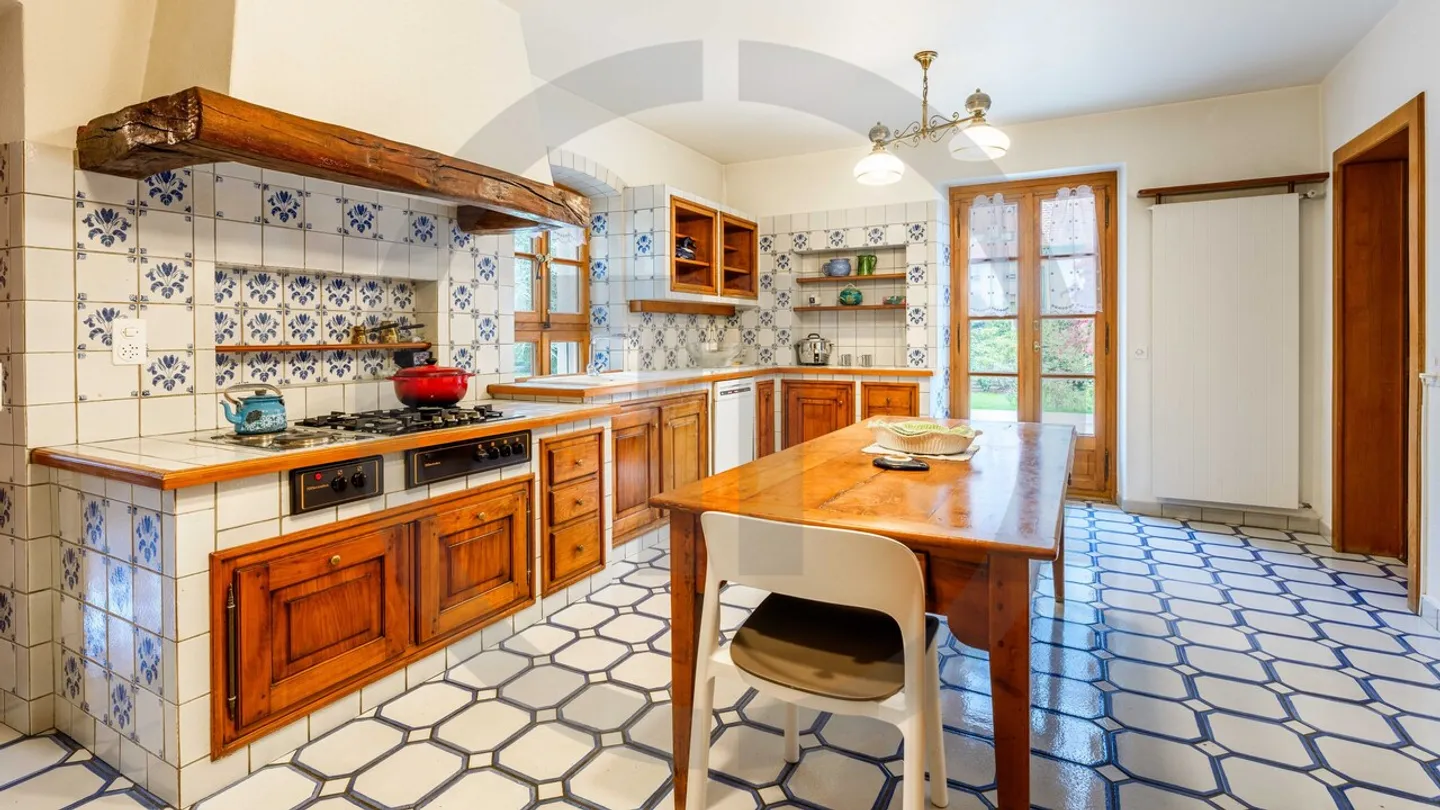 Magnificent farmhouse in the heart of Veyrier - Photo 8 of 12