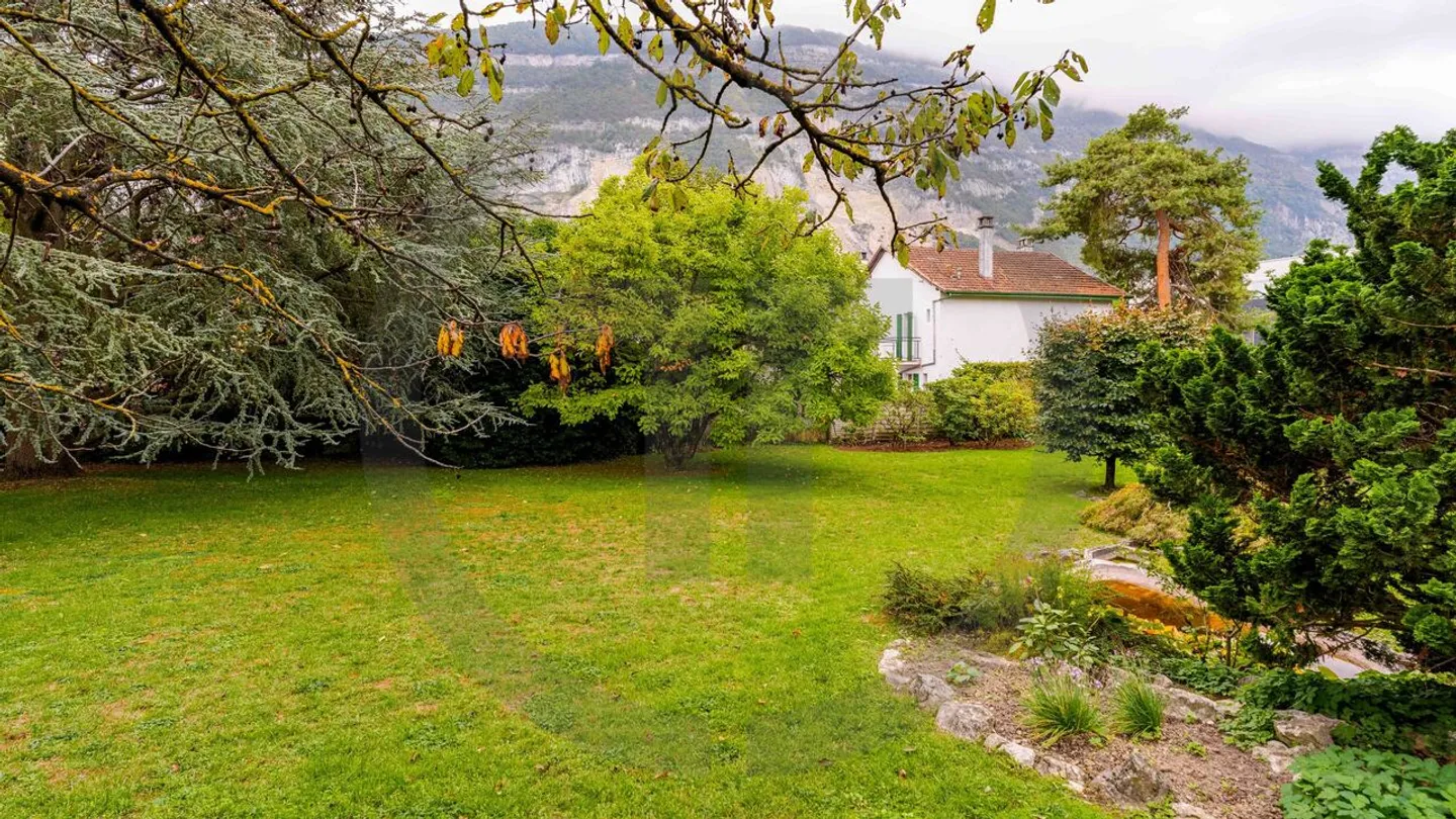 Magnificent farmhouse in the heart of Veyrier - Photo 3 of 12