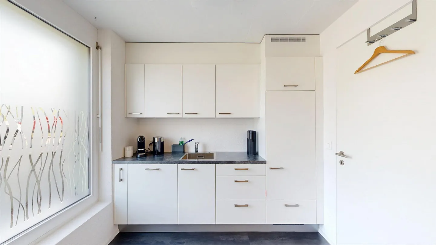 Ambiente di lavoro luminoso - Foto 5 di 7