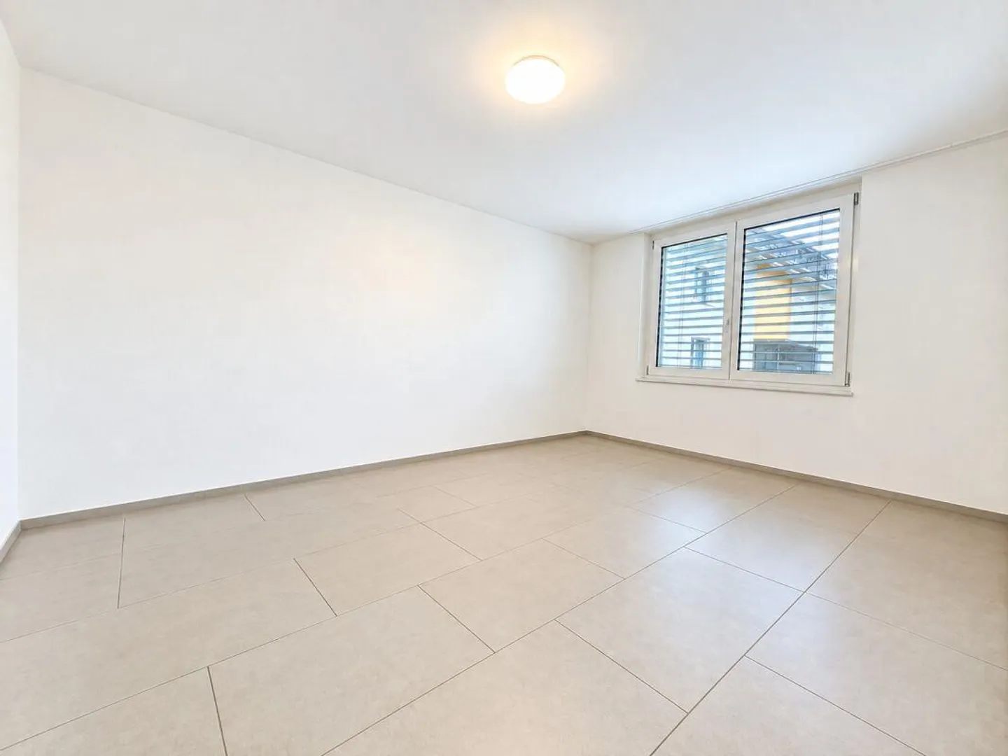 Exclusive new apartment with large terrace - Photo 9 of 13