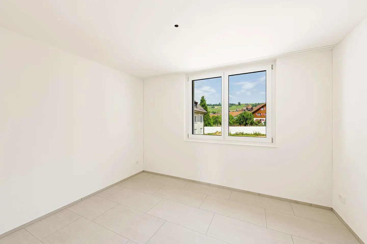 Exclusive new apartment with large terrace - Photo 10 of 13