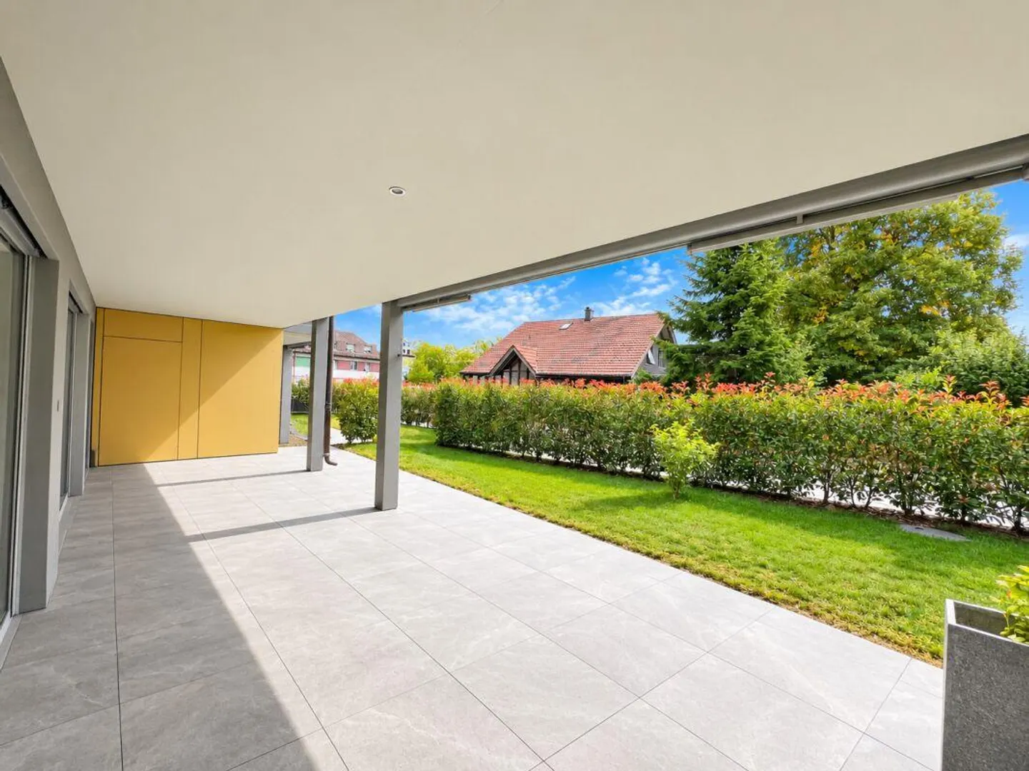 Exclusive new apartment with large terrace - Photo 12 of 13