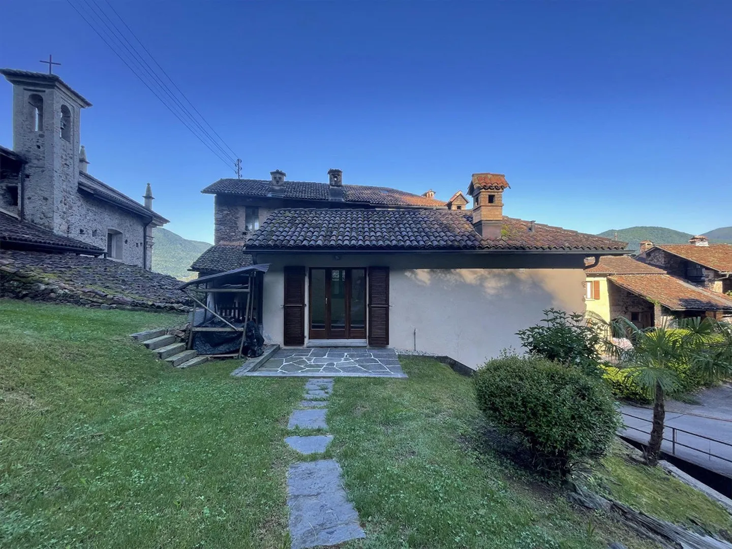 Fascinating 3.5 Room House with Garden and Parking - Photo 2 of 13