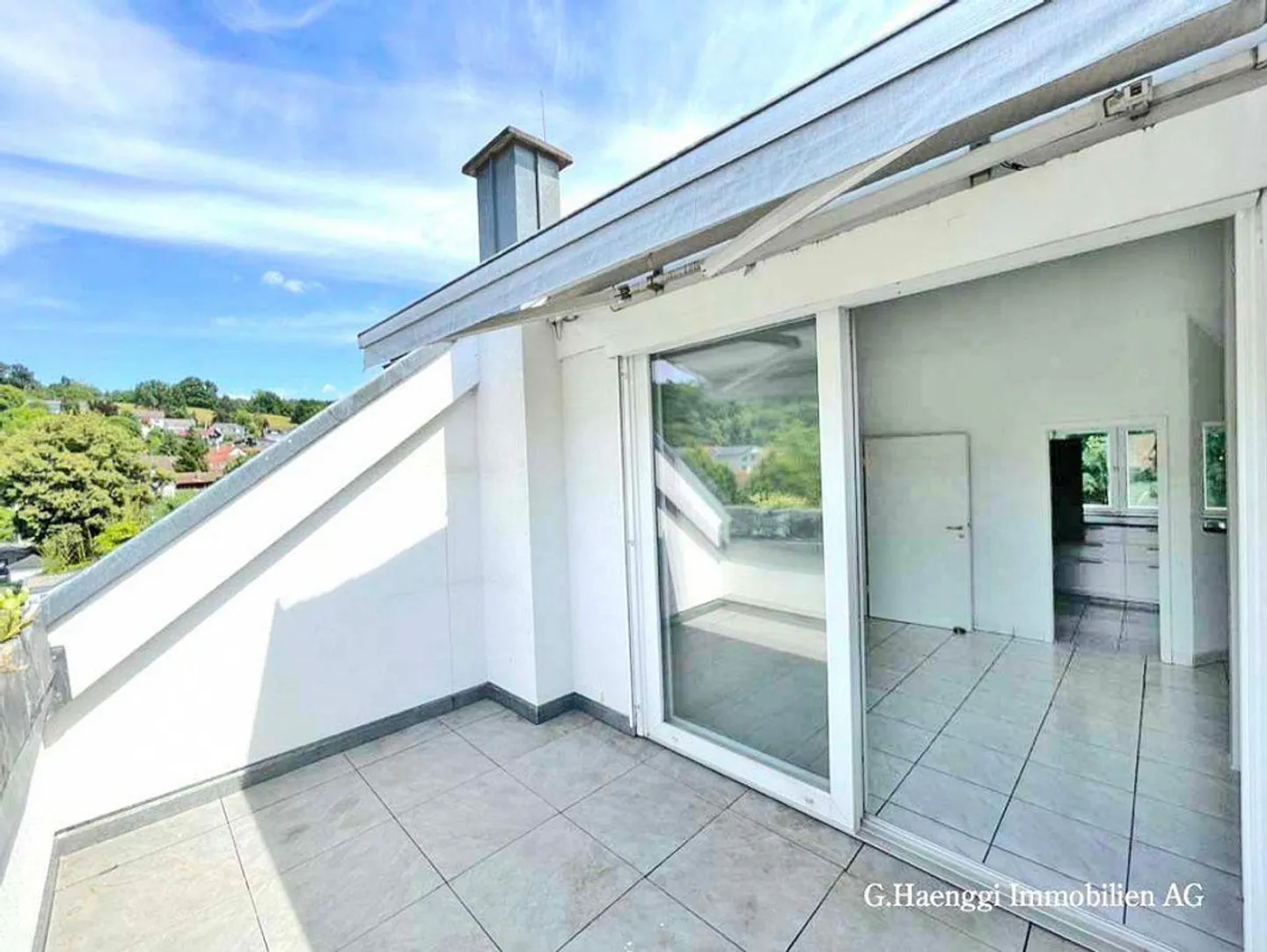 APPARTAMENTO MAISONETTE 4 1/2 STANZE DI ALTA QUALITÀ CON UNA BELLA VISTA - Foto 4 di 13