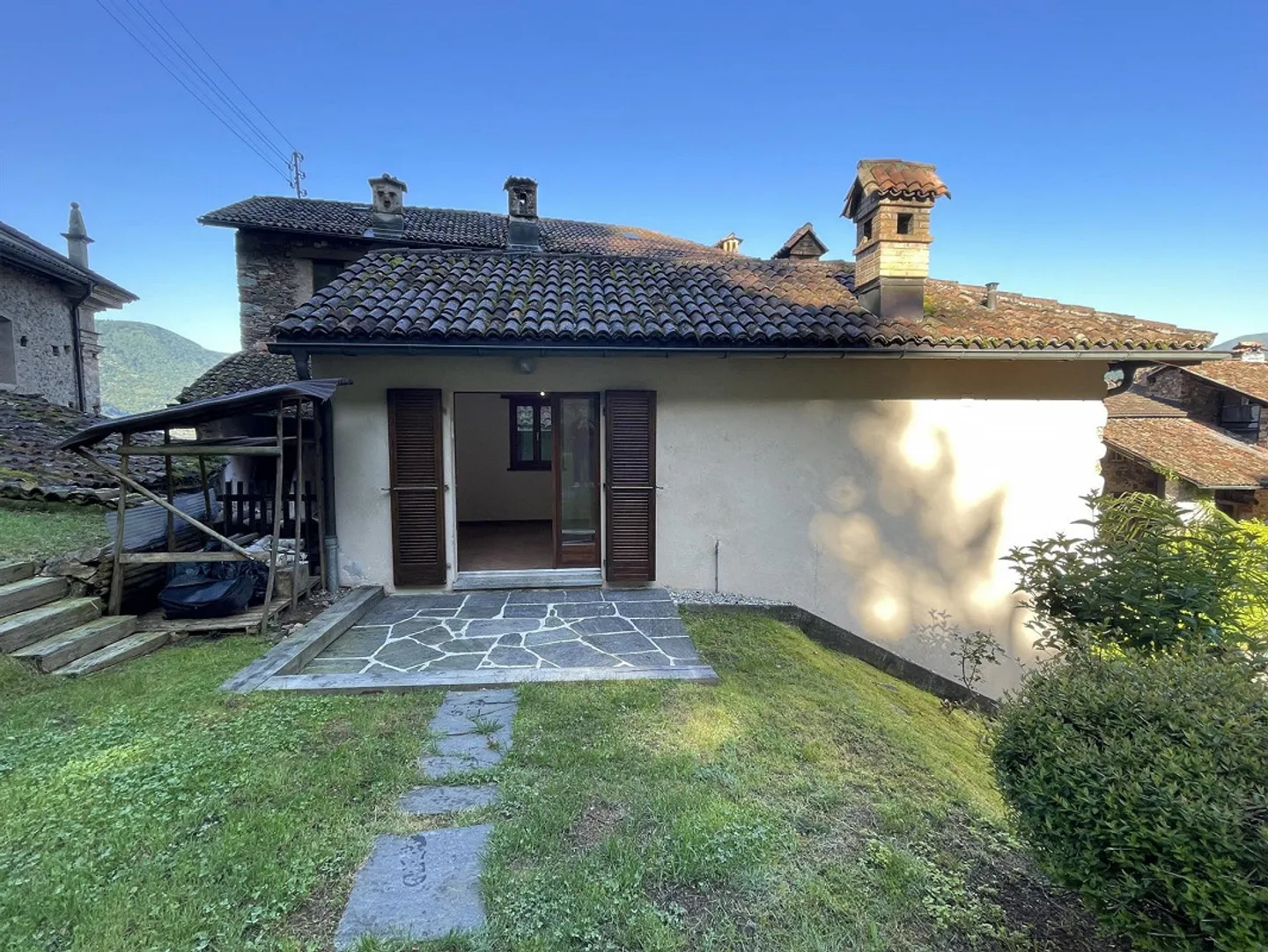 Fascinating 3.5 Room House with Garden and Parking - Photo 3 of 13