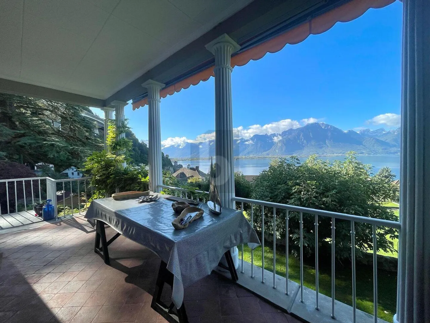 Appartement Charmant avec Vue sur le Lac - Photo 1 sur 6