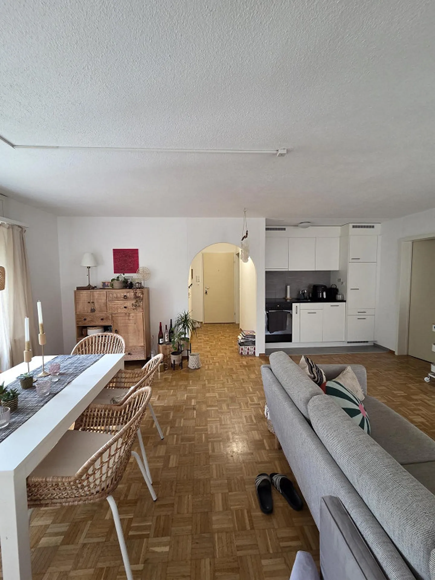 Charmante appartement 2 pièces avec balcon - Photo 3 sur 9