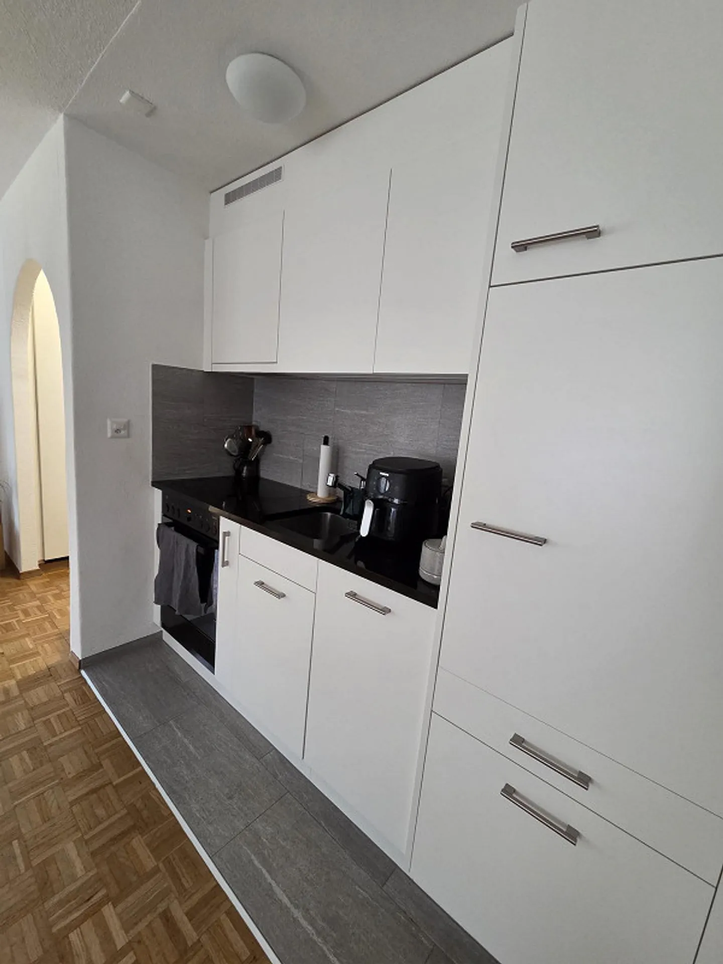 Charmante appartement 2 pièces avec balcon - Photo 4 sur 9