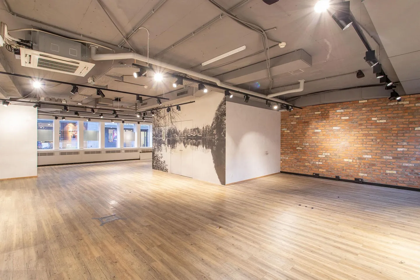 Unique Pop-Up Store Space in Prime Location in St. Gallen! - Photo 3 of 9