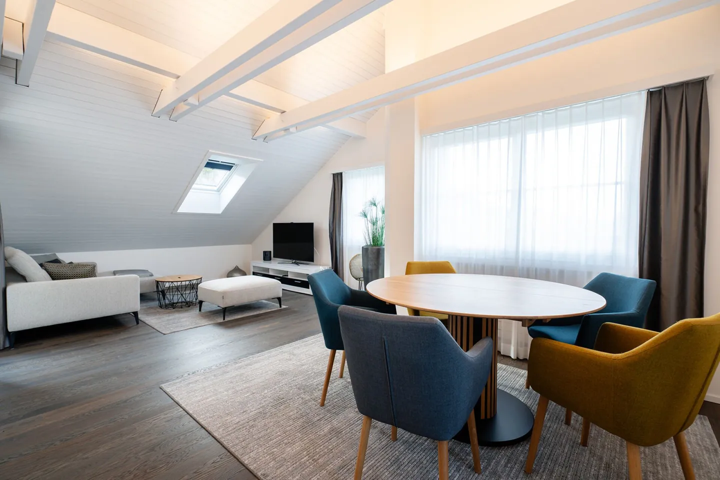 MODERNE UND STILLVOLLE DACHWOHNUNG - Photo 3 sur 16