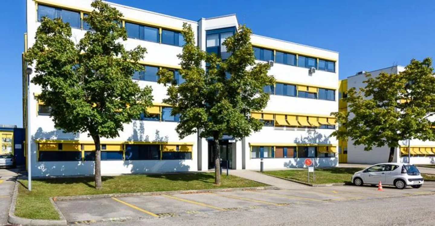 Angenehmes Büro auf dem Gelände der Avouillons - Foto 1 von 1
