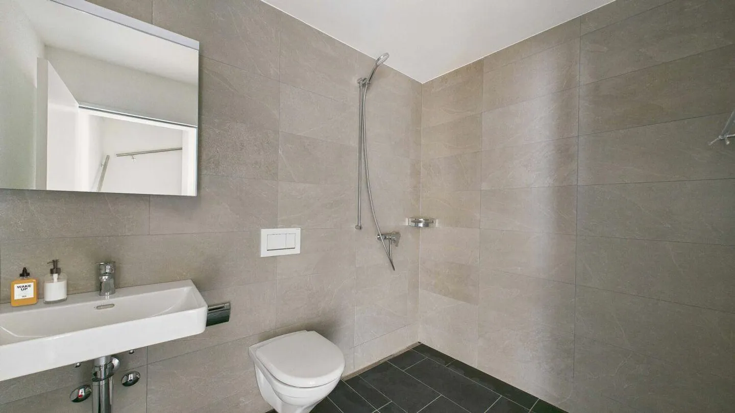 Ready to move in: New building with high-quality expansion standard. - Photo 5 of 9