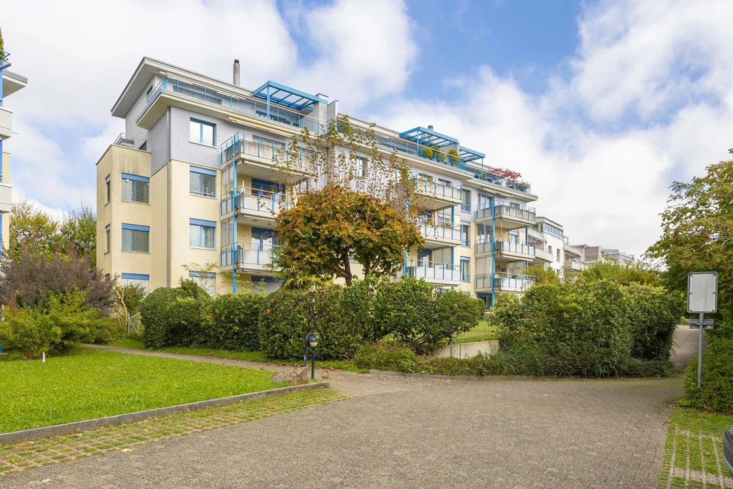 Helle, ruhige 4.5-Zimmerwohnung mit Alpenblick in Wallisellen - Foto 1 von 15