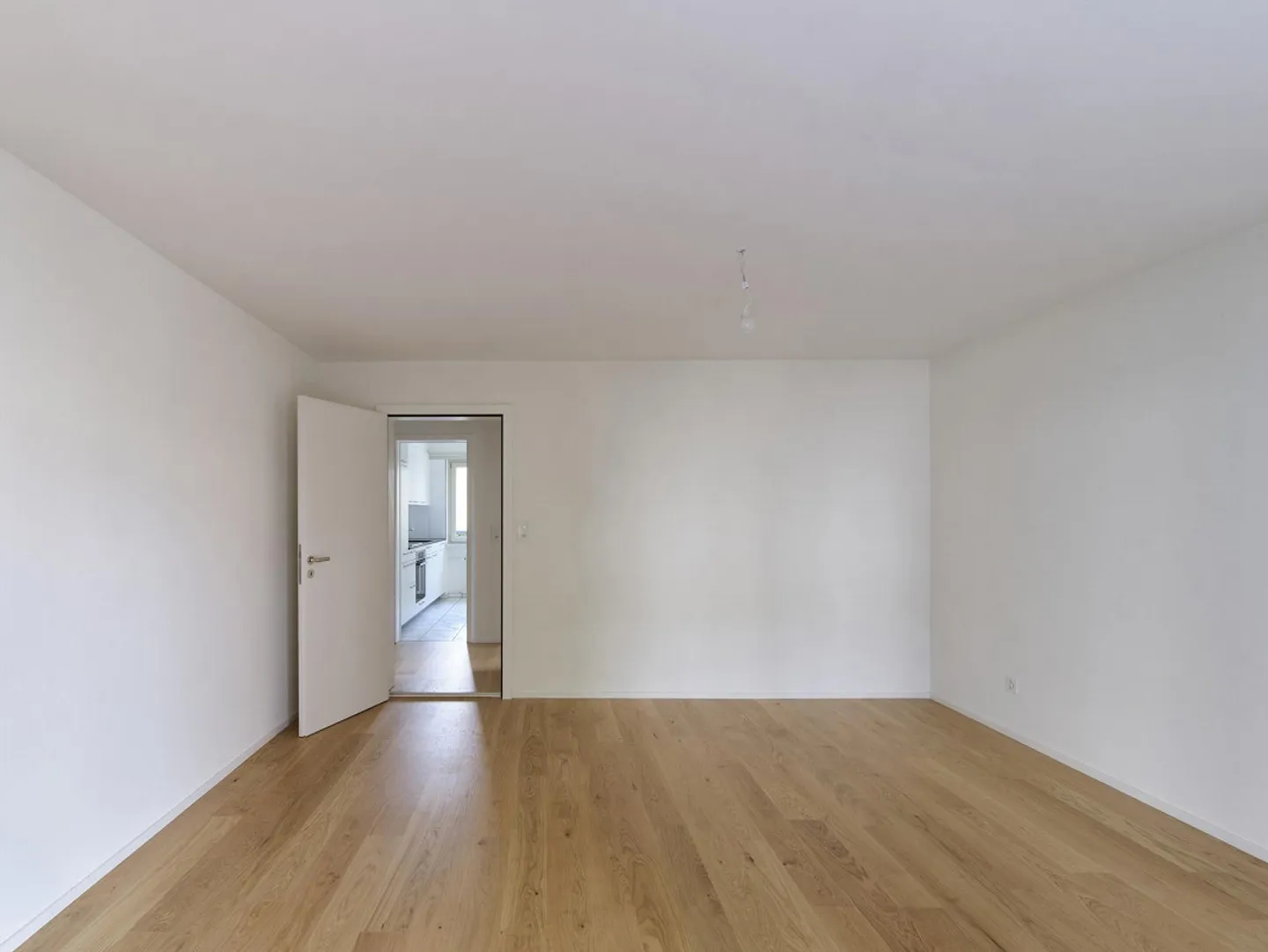 First rental: Living in a quiet location on the raised ground floor - Photo 5 of 8