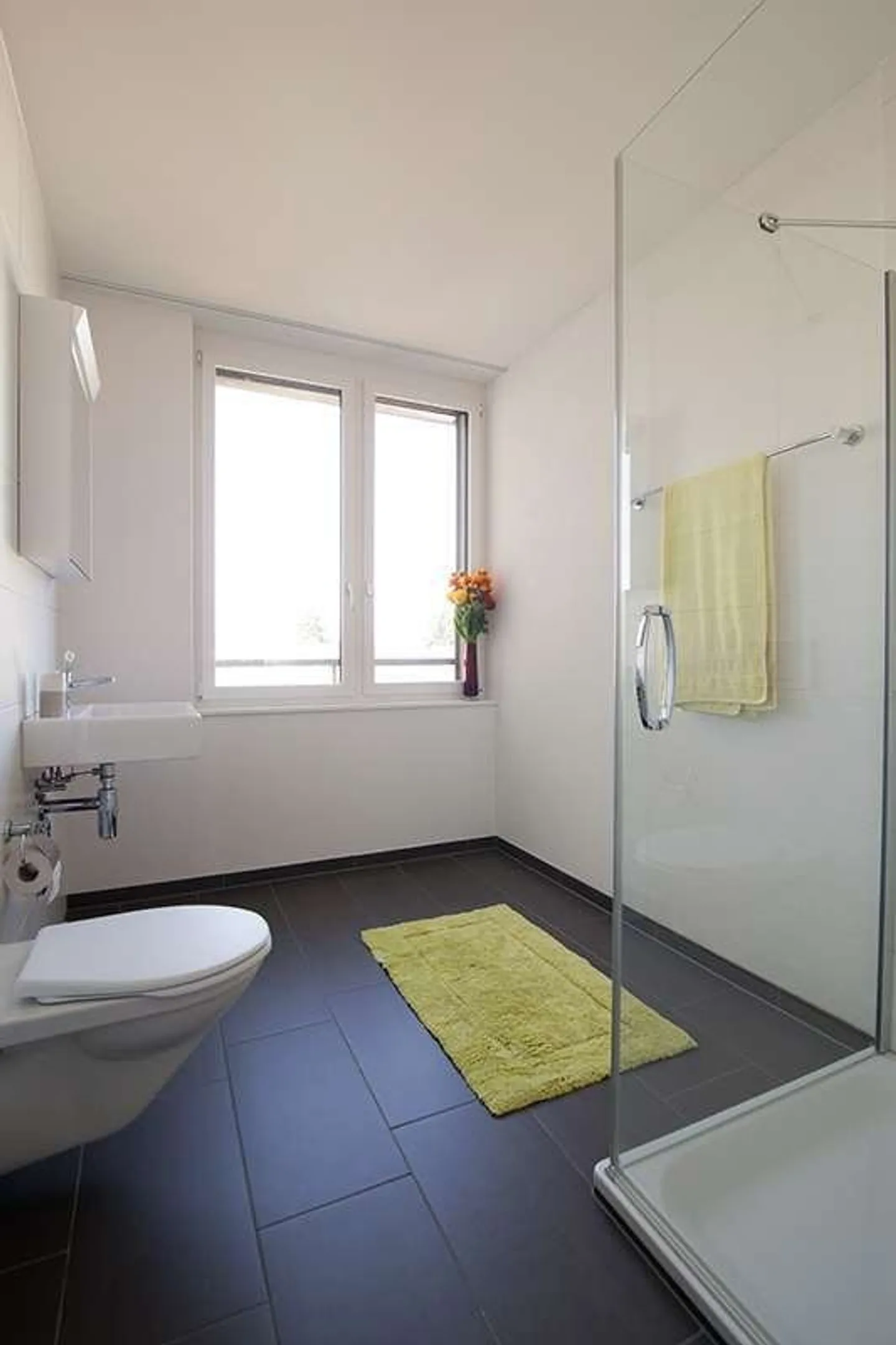 Modern and Bright Living - Photo 4 of 5