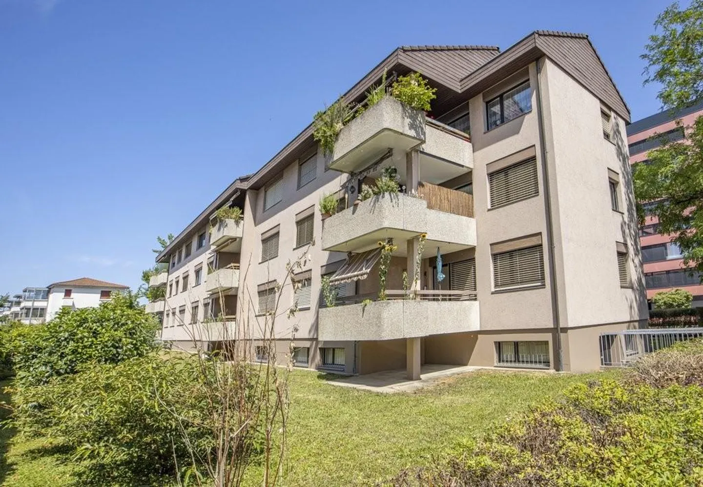 LOCATION APRÈS RÉNOVATION avec tour de lavage privé - Photo 1 sur 5