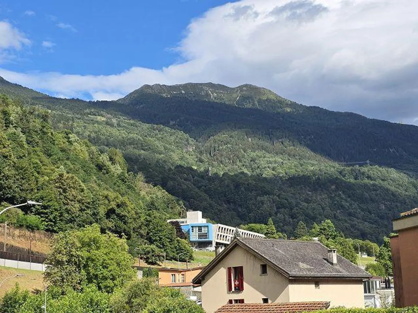 Maison bi-/plurifamiliale avec stationnement et cour - Photo 28 sur 42