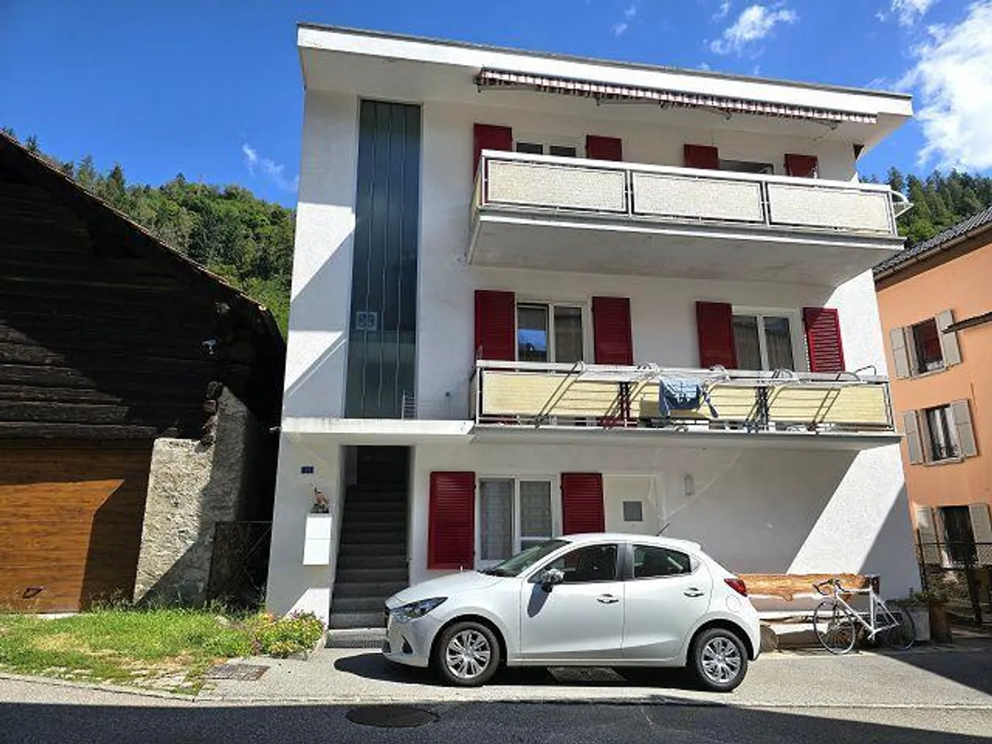 Maison bi-/plurifamiliale avec stationnement et cour - Photo 34 sur 42
