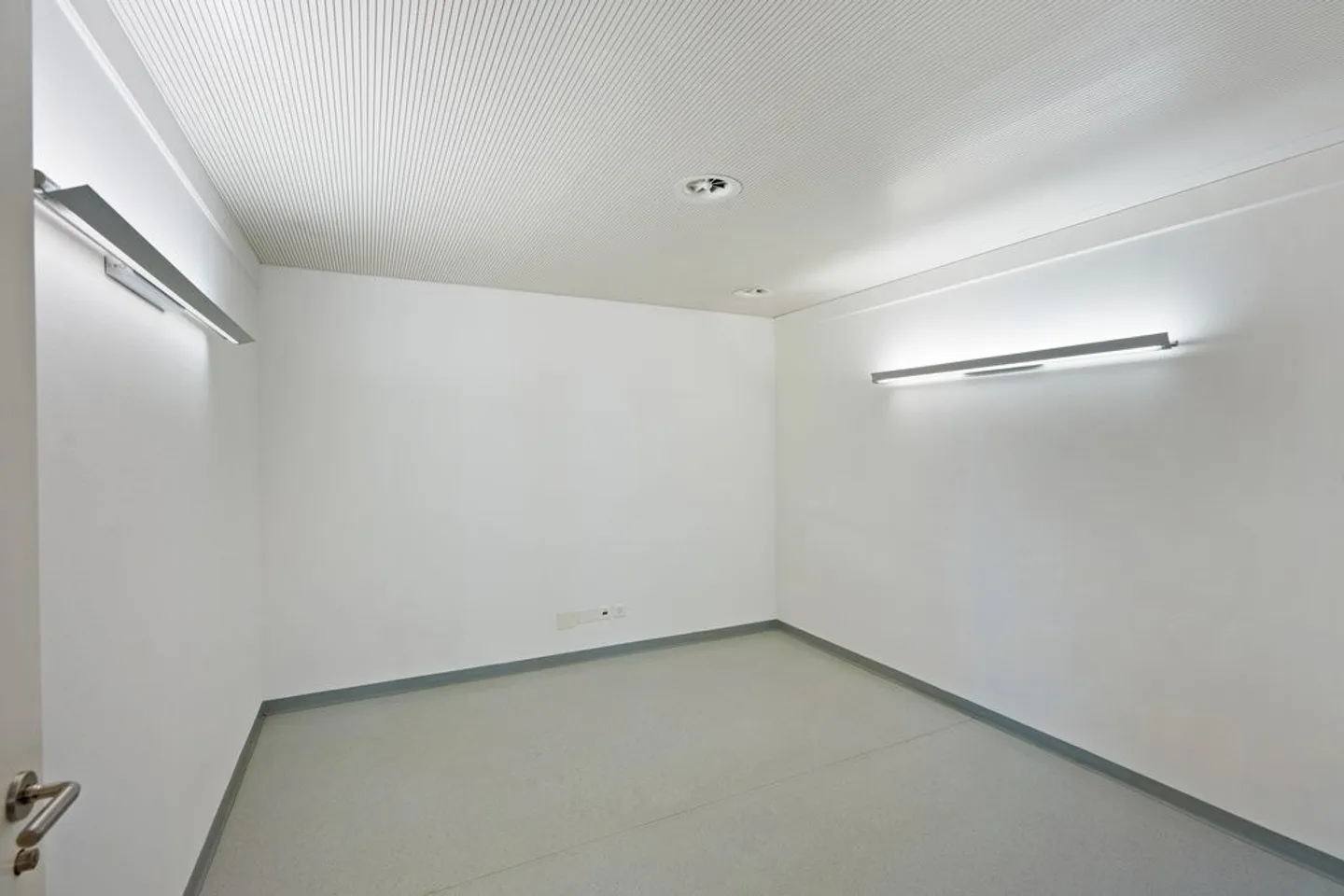 Perfect for Your Business Idea - Photo 4 of 9