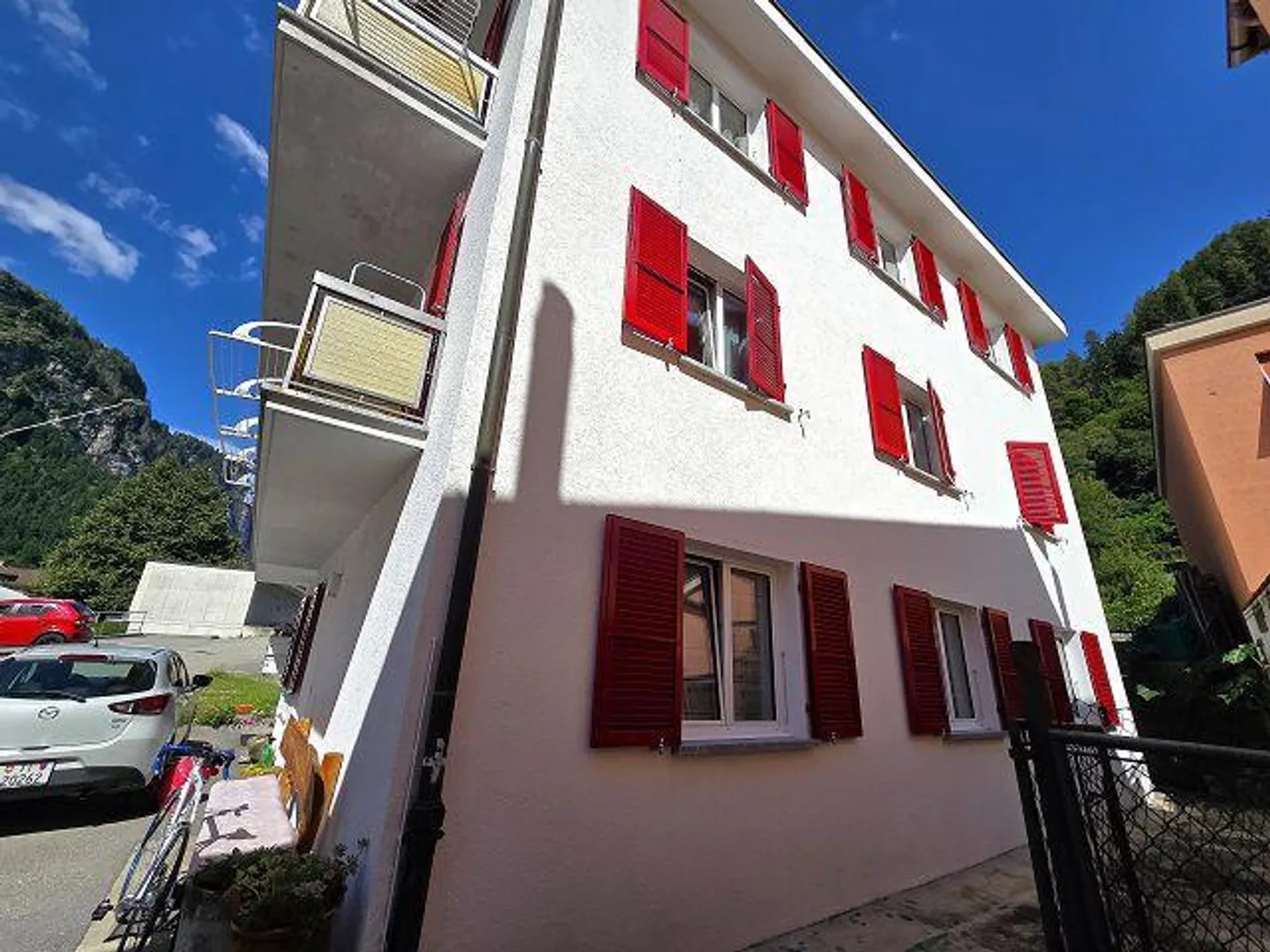 Maison bi-/plurifamiliale avec stationnement et cour - Photo 36 sur 42
