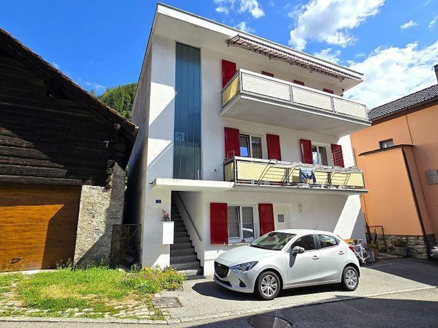 Maison bi-/plurifamiliale avec stationnement et cour - Photo 37 sur 42