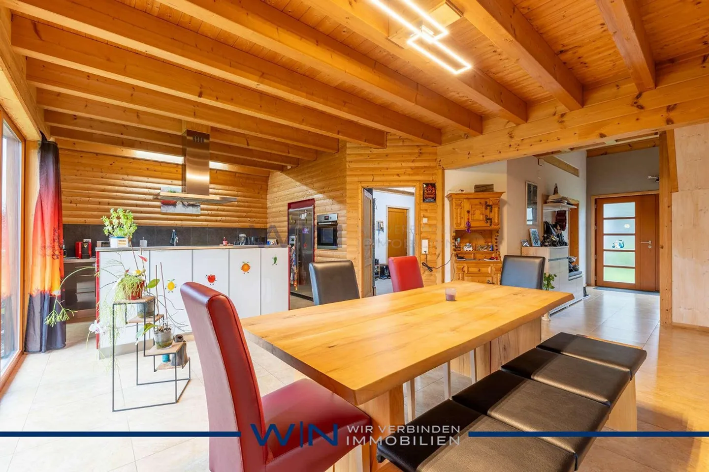 Charmantes Familienhaus mit Garten - Foto 3 von 11