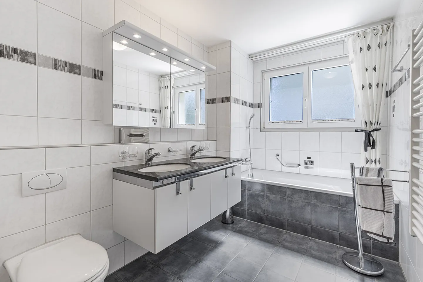 Family-friendly home with sunny garden seating area - Photo 6 of 9