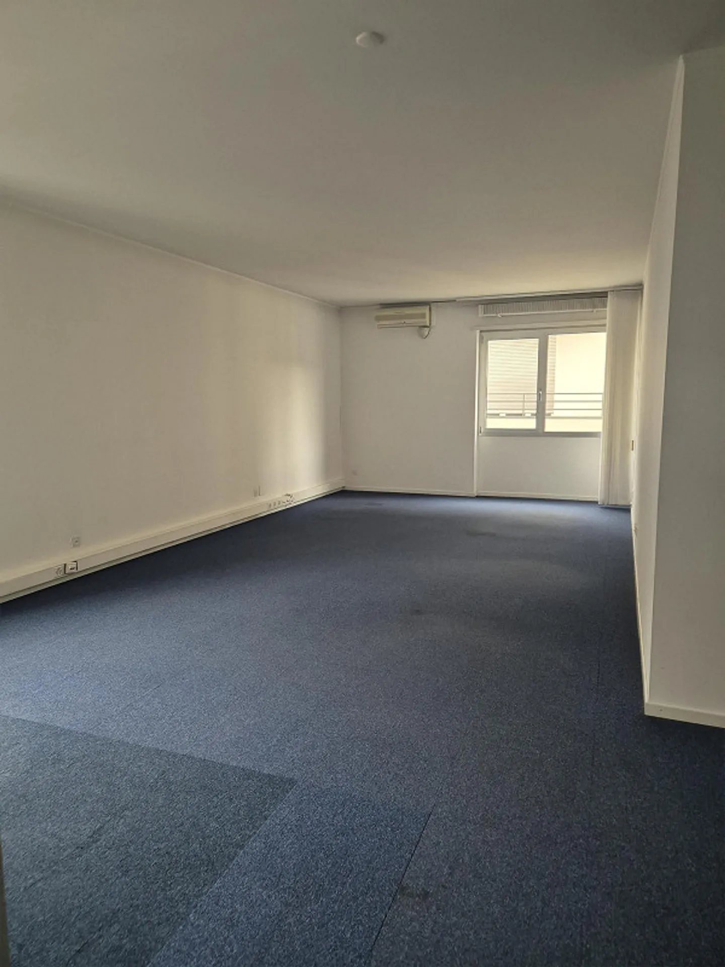 Bureau spacieux au centre de Chiasso - Photo 5 sur 24