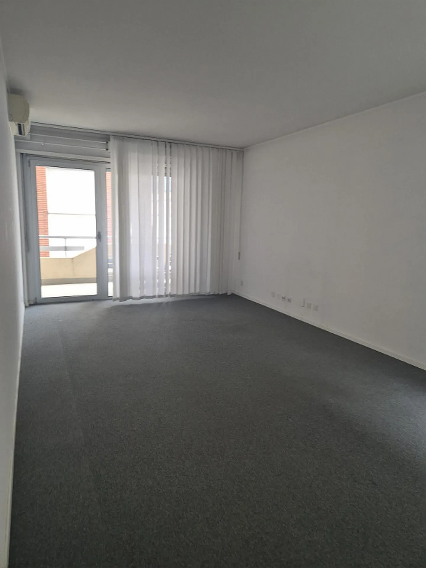 Bureau spacieux au centre de Chiasso - Photo 8 sur 24
