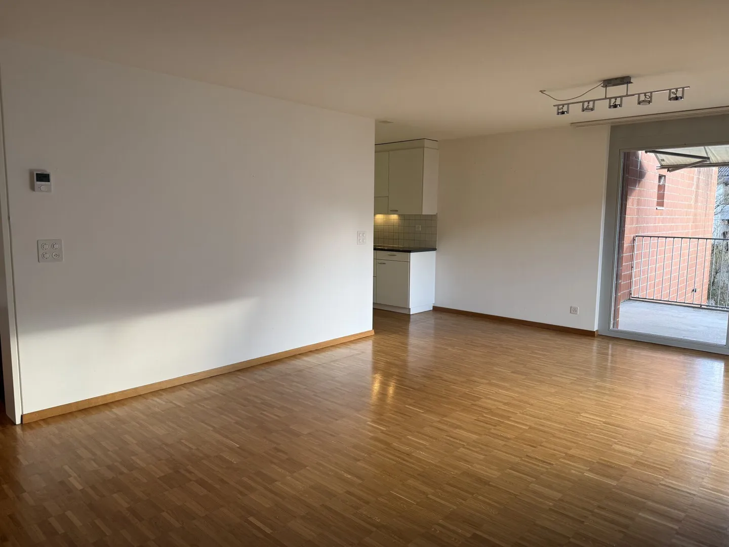 Appartement lumineux et spacieux de 4,5 pièces dans un emplacement calme - Photo 1 sur 11