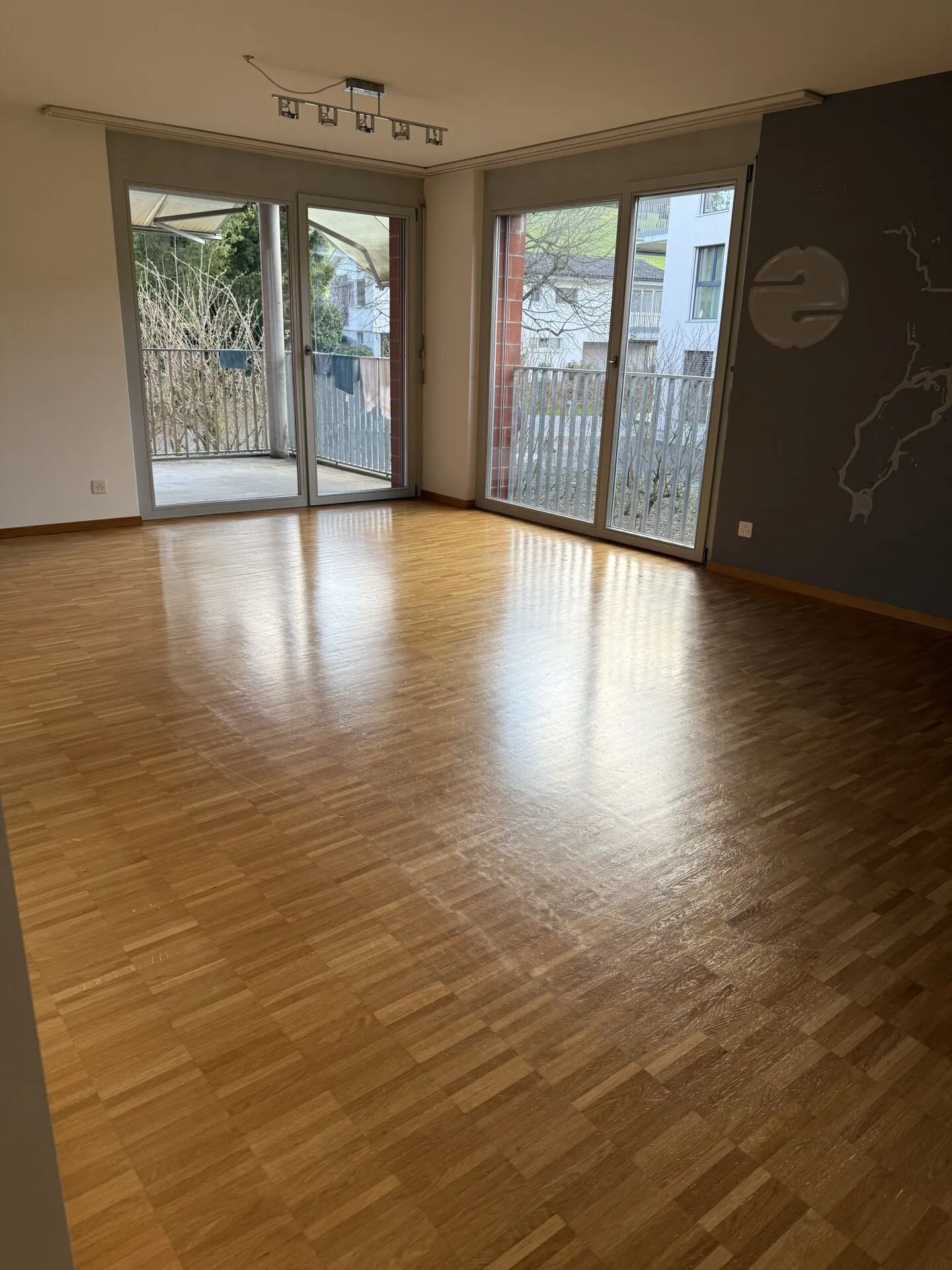 Appartement lumineux et spacieux de 4,5 pièces dans un emplacement calme - Photo 5 sur 11