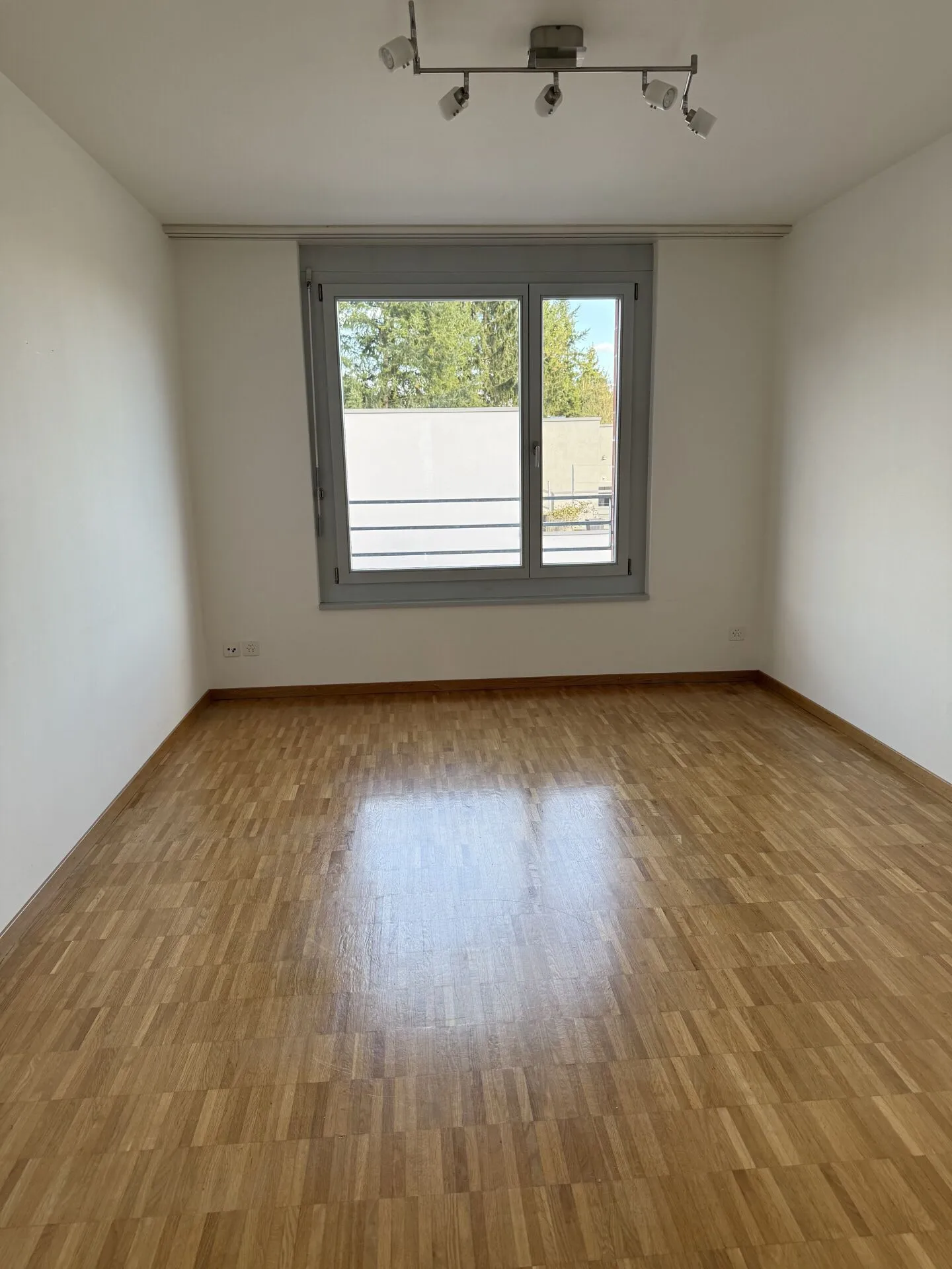Appartement lumineux et spacieux de 4,5 pièces dans un emplacement calme - Photo 6 sur 11