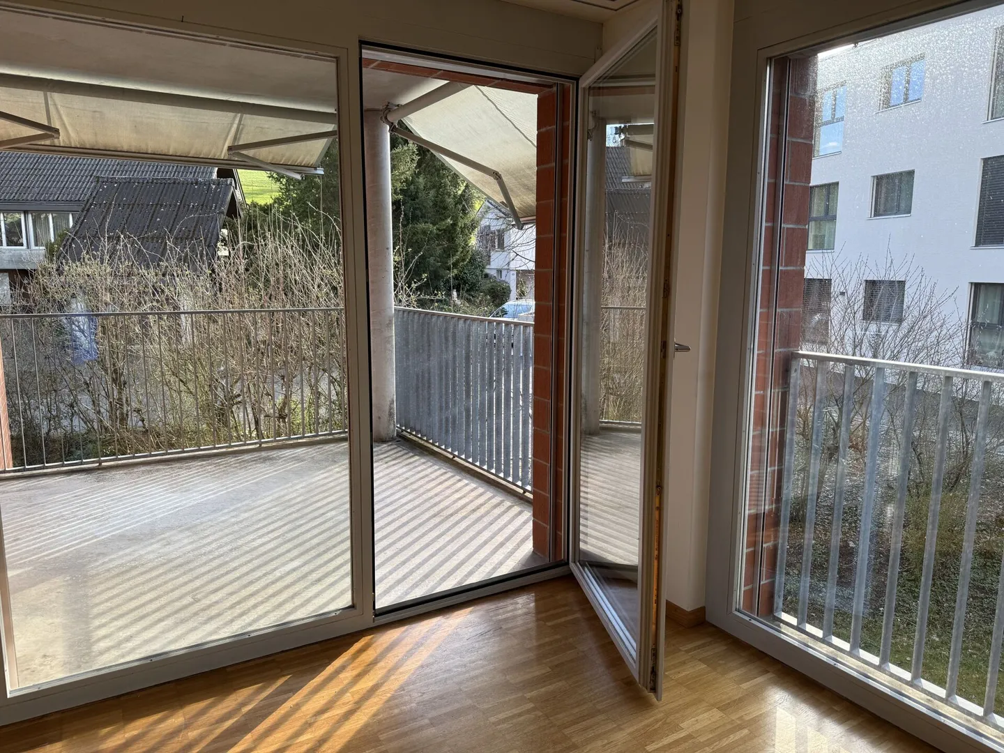 Appartement lumineux et spacieux de 4,5 pièces dans un emplacement calme - Photo 8 sur 11