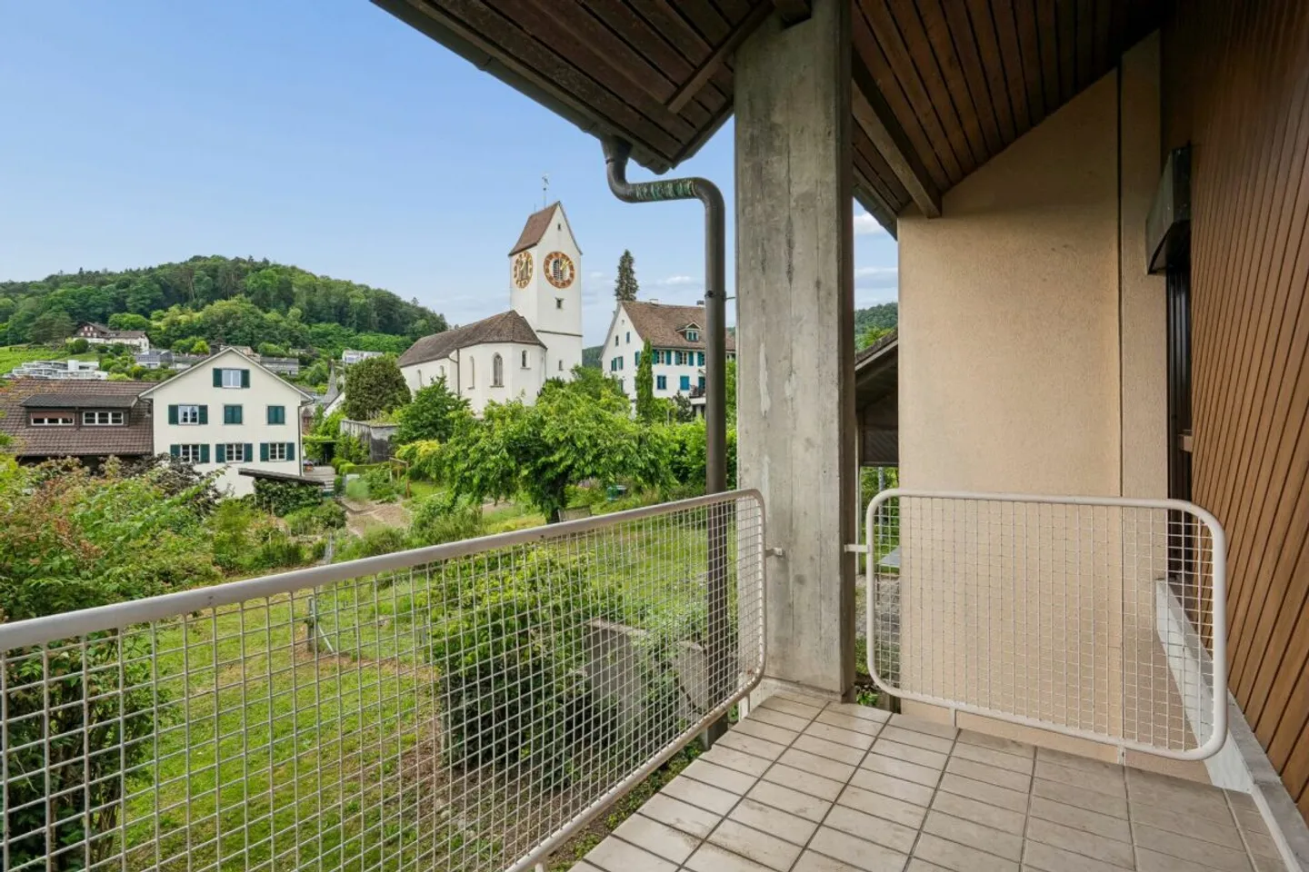 Maison individuelle jumelée spacieuse de 7,5 pièces avec potentiel de rénovation - Photo 11 sur 13