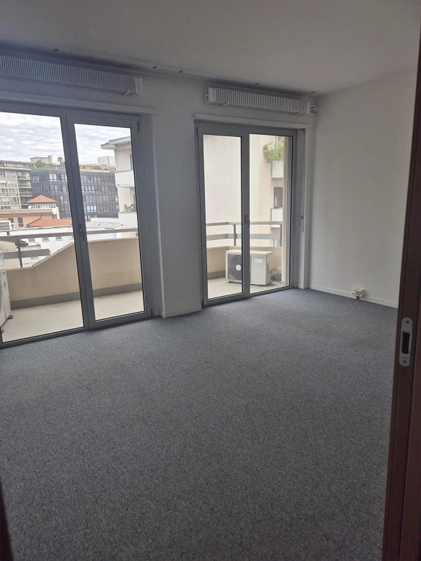 Bureau spacieux au centre de Chiasso - Photo 15 sur 24