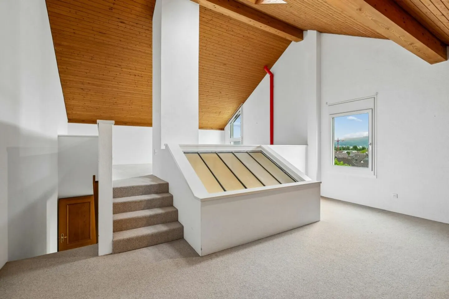 Maison individuelle jumelée spacieuse de 7,5 pièces avec potentiel de rénovation - Photo 8 sur 13