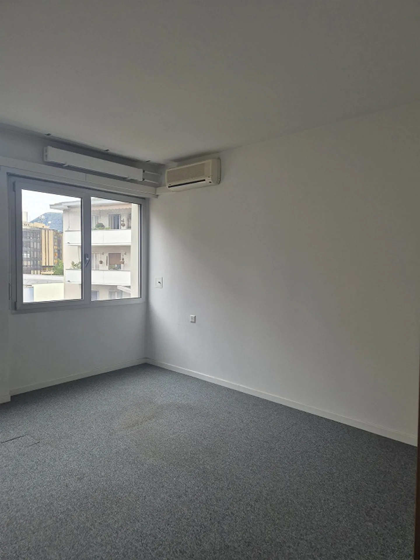 Bureau spacieux au centre de Chiasso - Photo 16 sur 24