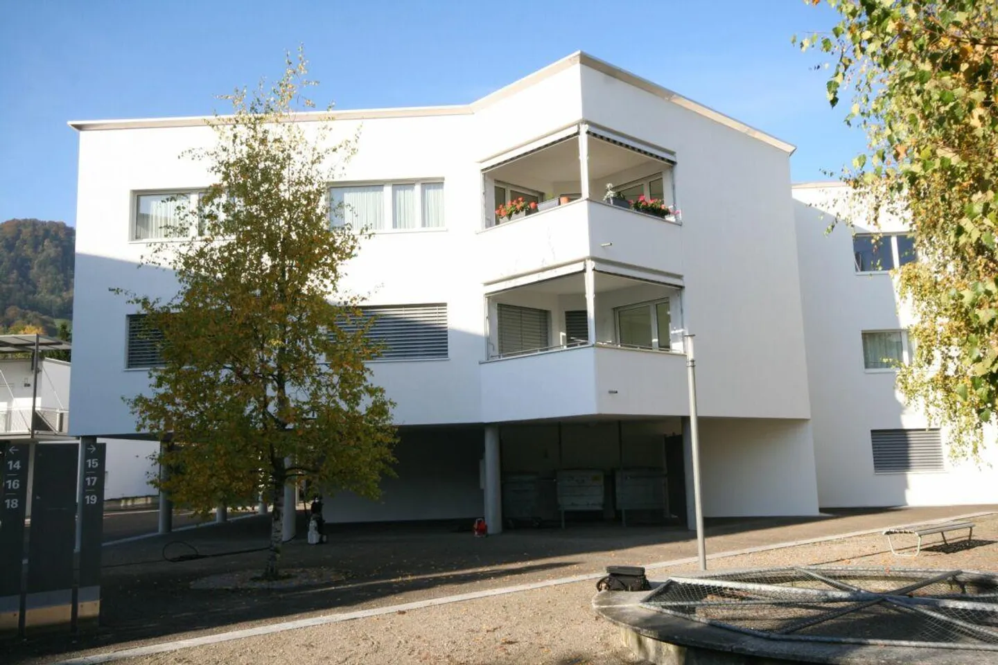 Grosszügige 3.5-Zimmer-Wohnung in Adliswil - Foto 1 von 8
